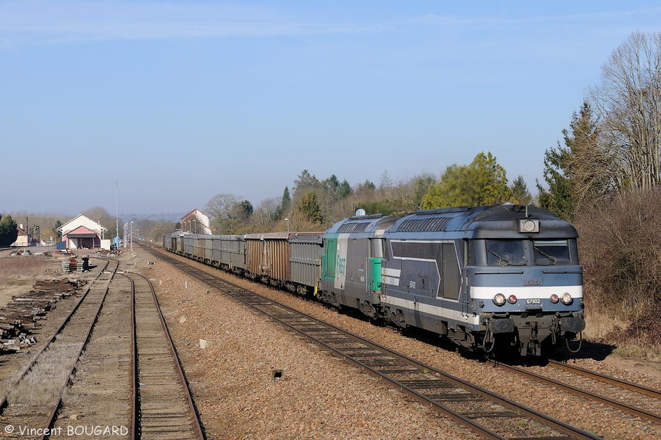 Les BB67402 et BB67461 à La Guerche-sur-l'Aubois.