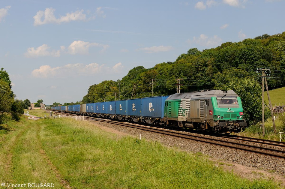 BB75125 near Vitrey-Vernoy station.