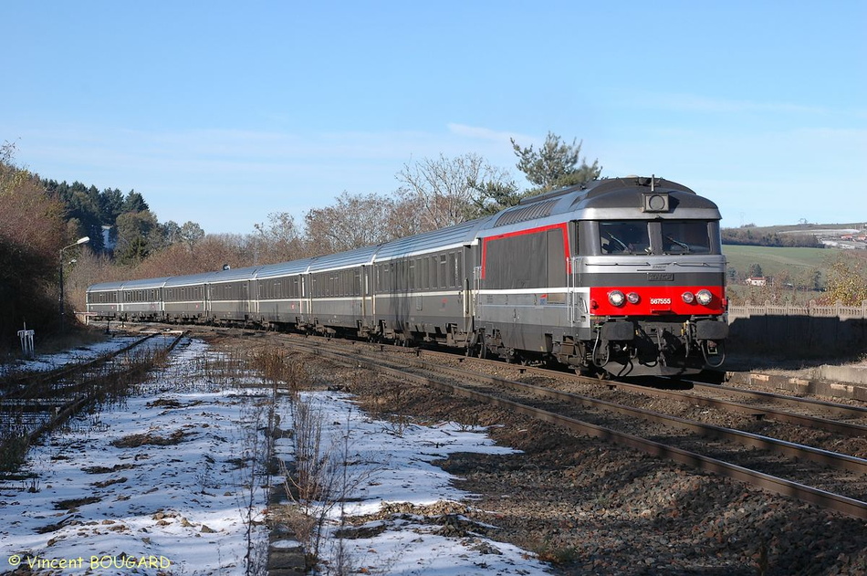 La BB67555 en gare d'Amplepuis.