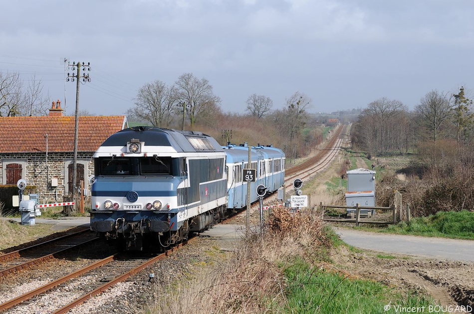 CC72084 with X2847 and X2875 near Servon.