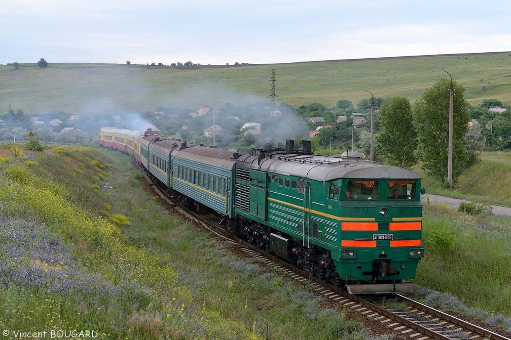 Les 3TE10M-1246 et D1-694 à Dobrogea.