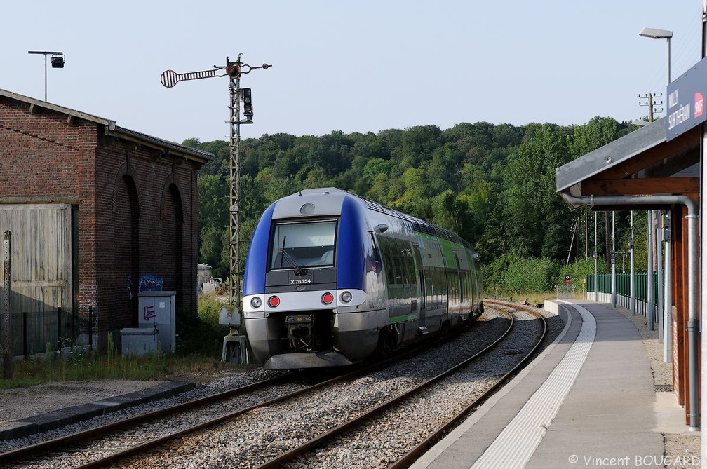 X76554 at Milly-sur-Thérain.