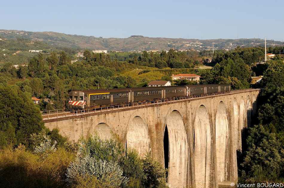 Série 0600 / 0650 Multiple Units near Marco-de-Canaveses.