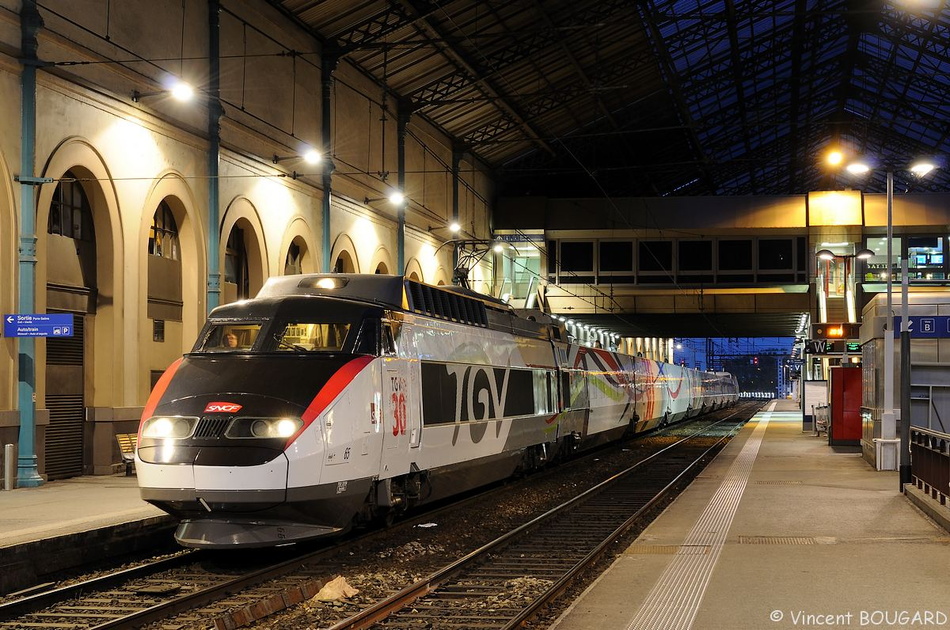 Le TGV Sud-Est 65 à Lyon-Perrache.