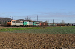 BB26200 with BB27019 and BB26192 at Beynost.
