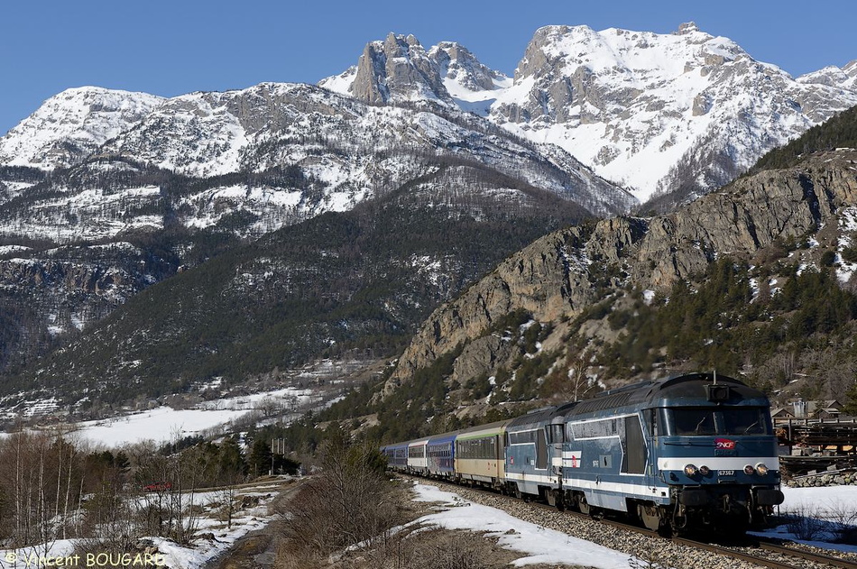 BB67367 and BB67360 near St Martin-de-Queyrières.