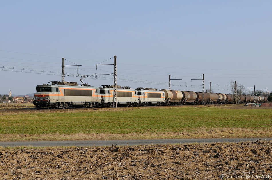 Les BB7435, BB7433 et BB7416 à Quincieux.