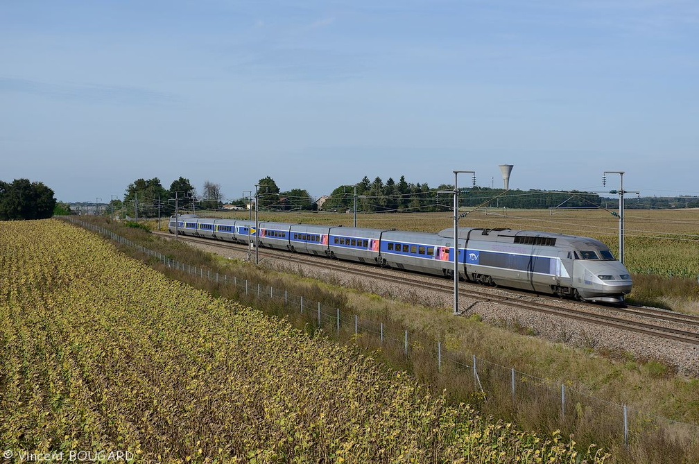 TGV Réseau 4503 near Civrieux.