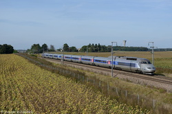 TGV Réseau 4503 near Civrieux.