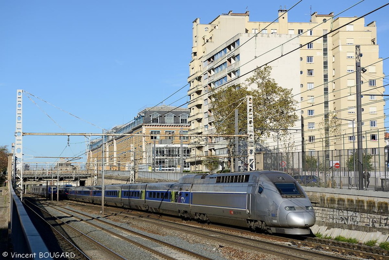 Le TGV POS 4406 à Lyon.