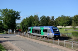 X73690 at St Bonnet-de-Rochefort.