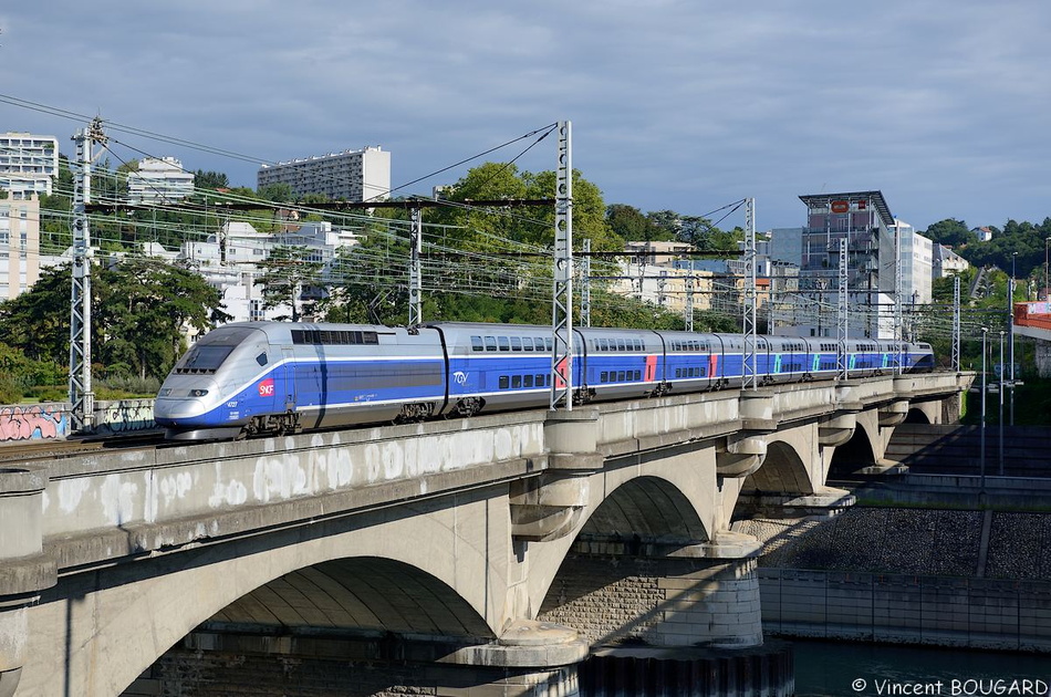 TGV Duplex 4727 at Lyon.