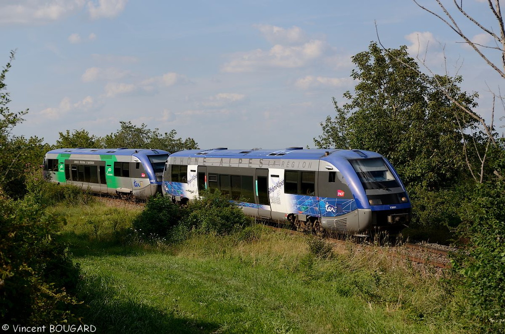 X73607 and X73685 near Bellenaves.